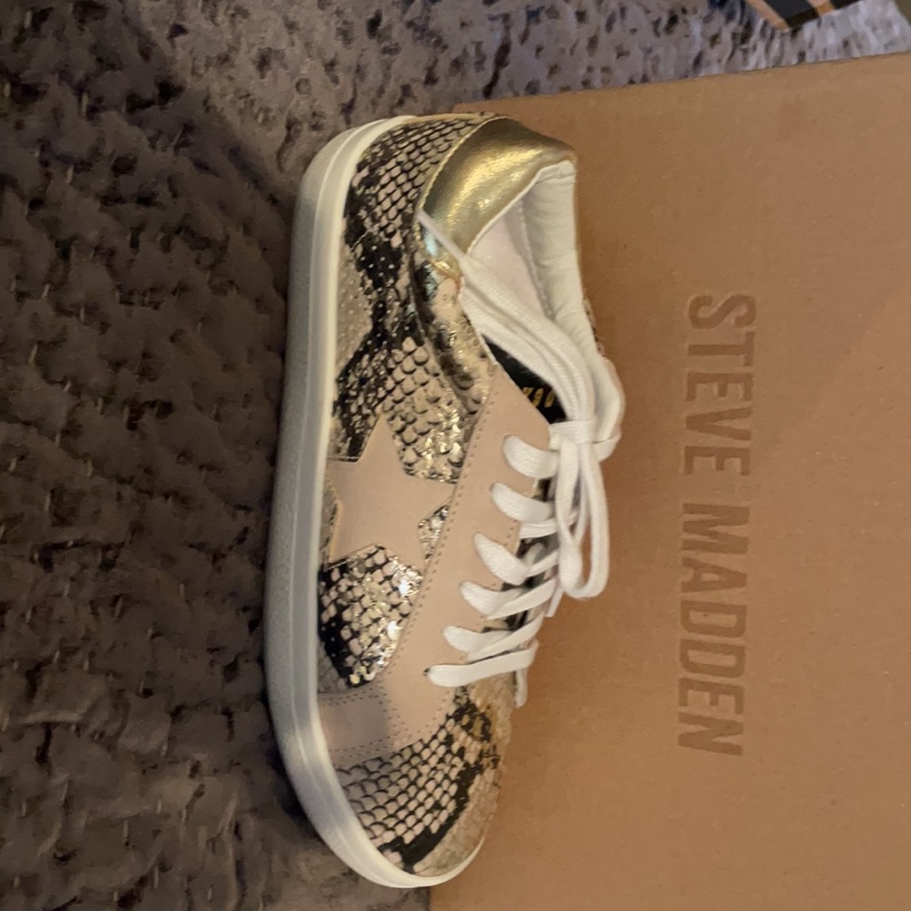 Brand New Steve Madden look like Golden Goose